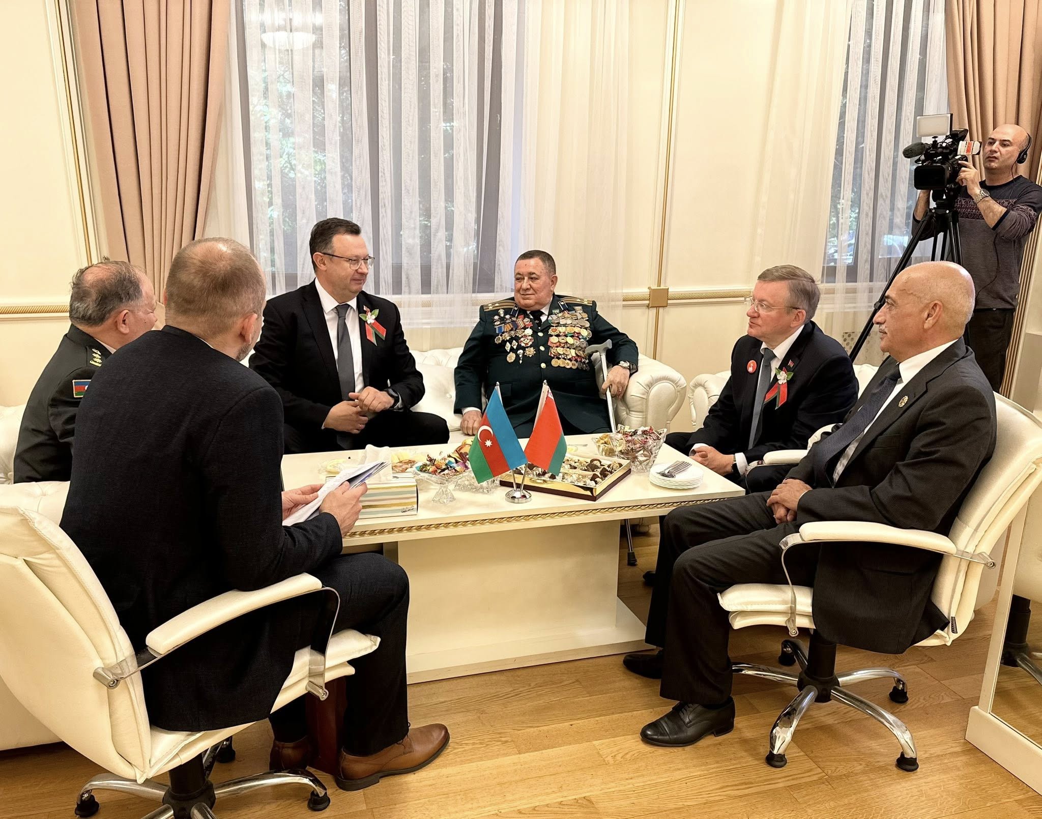 Посол Беларуси Дмитрий Пиневич поздравил ветеранов Великой Отечественной войны
