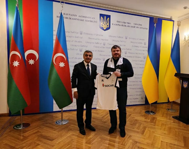 Эльмар Мамедов преподнес памятные подарки Послу Украины в Азербайджане