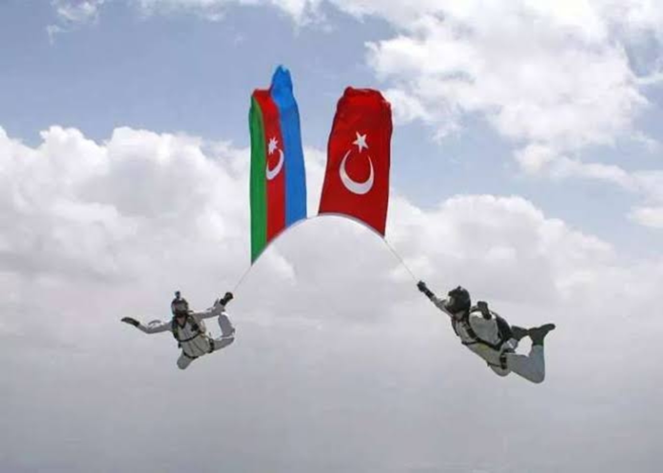 “BİR MİLLƏT, İKİ DÖVLƏT”