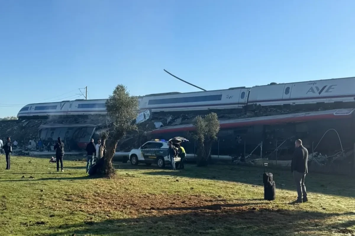 İspaniyada sürət qatarları toqquşub, ölü sayı 50-yə çatıb